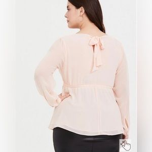 NWT Torrid blush peach blouse with gorgeous tie in the back. Long sleeves sz 6X.